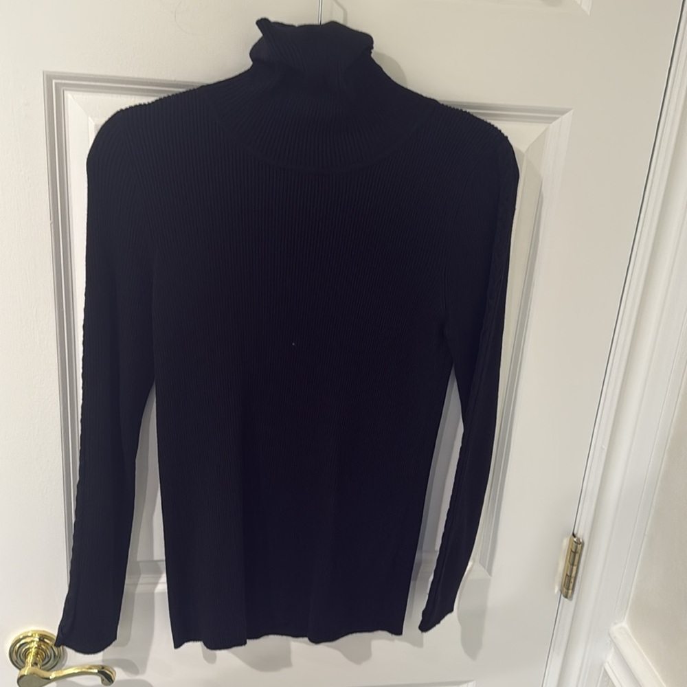 Metric XL turtleneck NWT Black Turtleneck braided twist arms